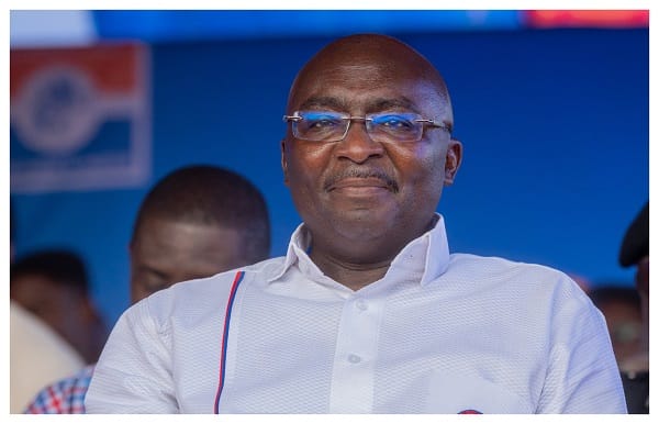 Dr. Bawumia Donates GH¢200,000 to Kantamanto Victims