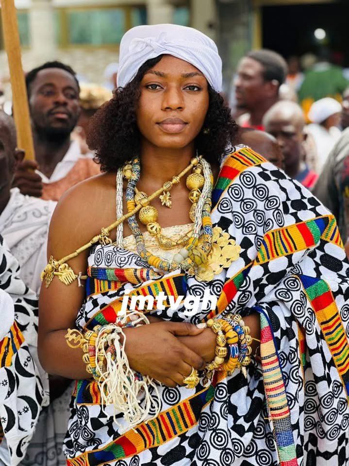 beautiful naval officer enstooled and ziavi- volta