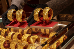 Gold Slips for Third Session as Treasury Yields Climb