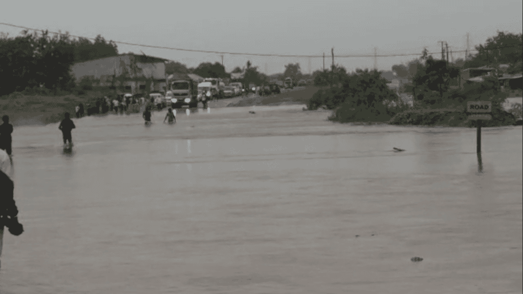 Winneba to Cape Coast Highway Blocked as Severe Floods Leave Travelers Stranded_____