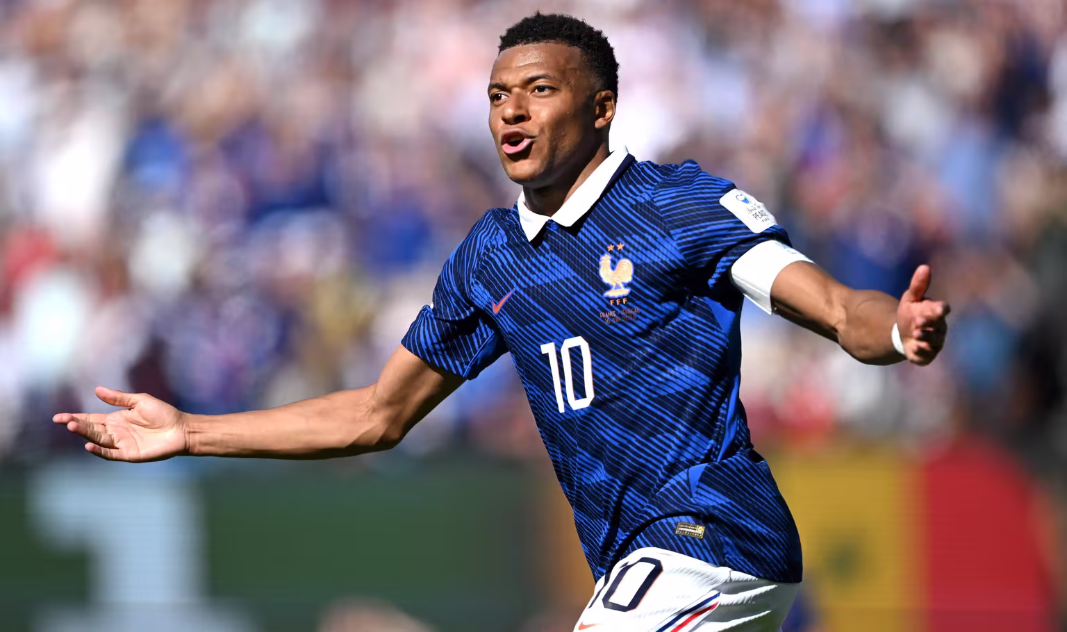 Mbappé Leads Messi in World Cup Golden Boot Race