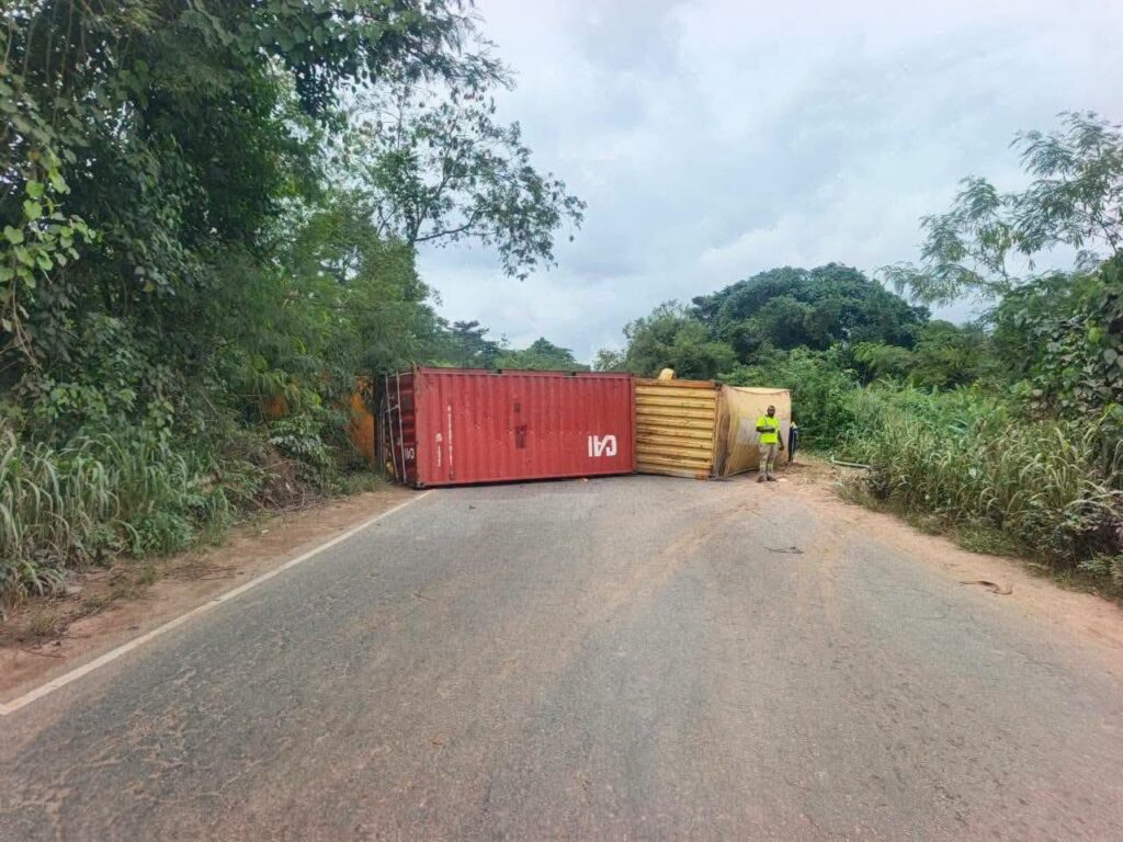 Traffic Diverted on Accra Kumasi Highway After Articulated Truck Crash Blocks Birimso Bridge