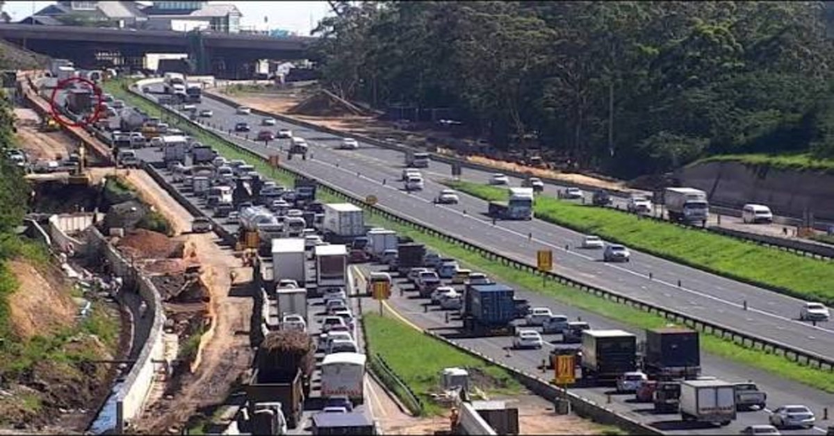 Traffic Diverted on Accra Kumasi Highway After Articulated Truck Crash Blocks Birimso Bridge