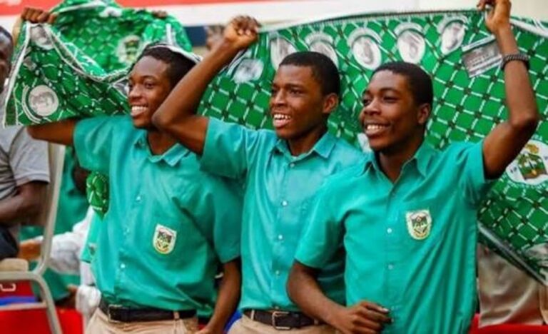 Quiz Mistress Declares Augusco Winners