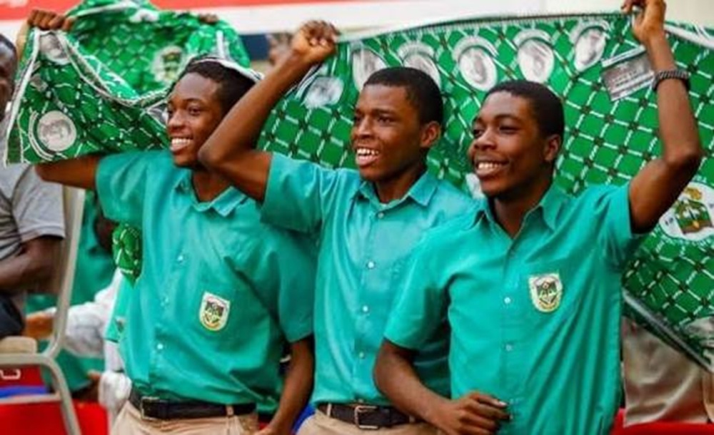 Quiz Mistress Declares Augusco Winners