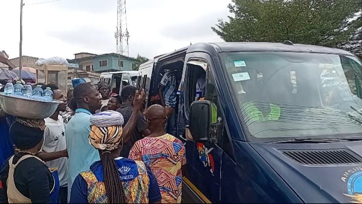 Trotro drivers Clash with Passengers Over Offinso Fare Hike