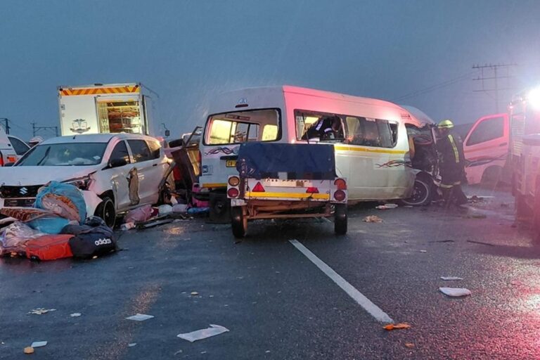 21 Dead After 3-Vehicle Crash in South Africa