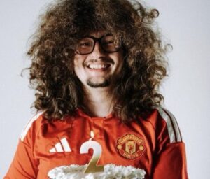 Man United Fan Marks 2 Years Without Haircut